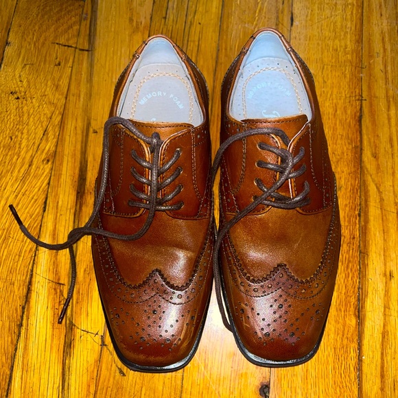 Florsheim, Reveal Jr. Boys Wingtip Oxford in Cognac - Picture 1 of 8